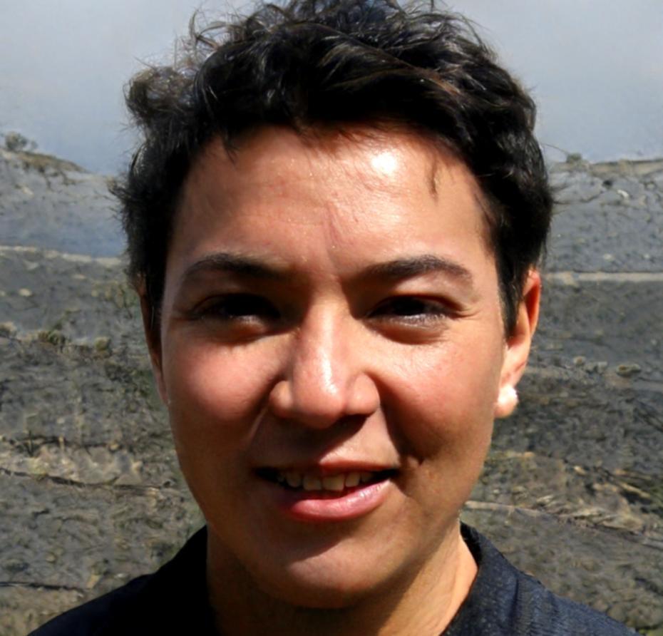 Retrato profesional de Ferran Castillo, experto en educación financiera colaborativa